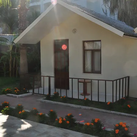 Dream Park Apartahotel 2*